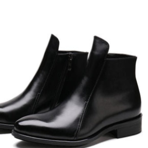 Pointed plush leather boots main image 4